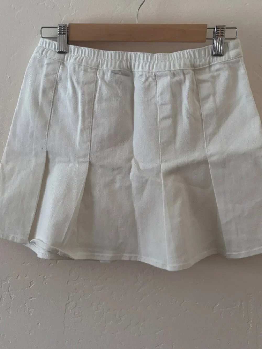 Volcom White Pleated Mini Skirt